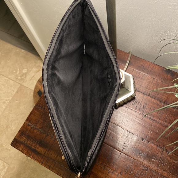 TYPO CASE. - Picture 4 of 4